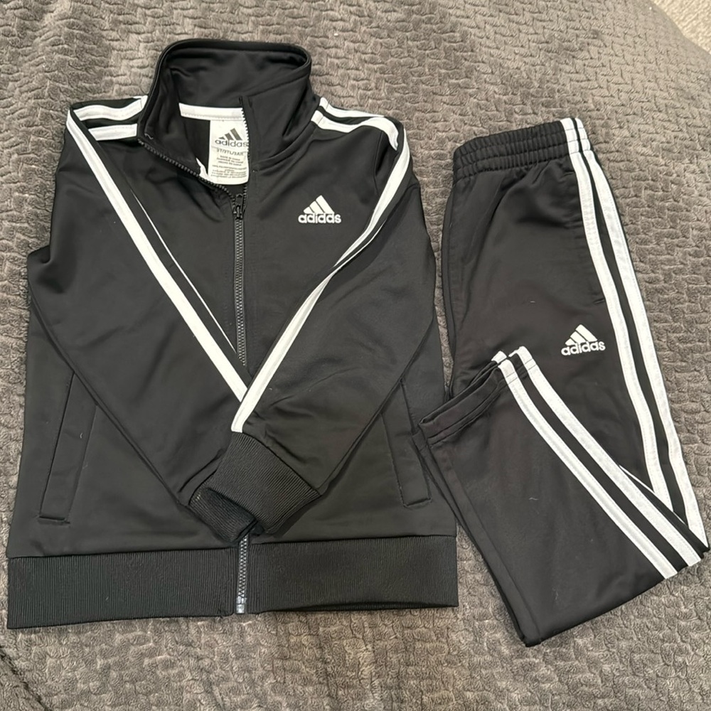 Adidas Kids, boy track suit, 3T, 4t no stain or flaws, black/white